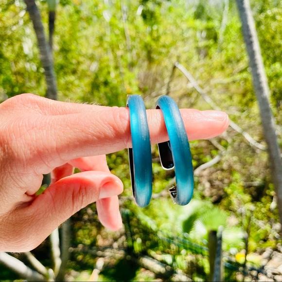 Alexis Bittar Lucite Hoops NWT - Picture 5 of 14